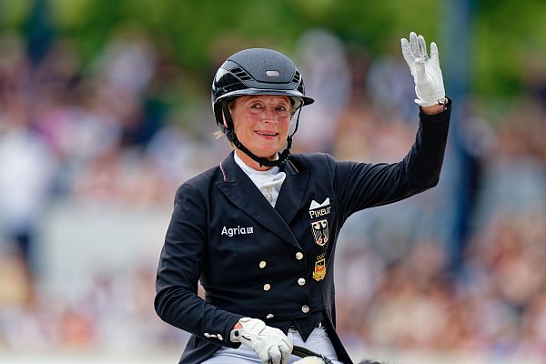 Isabell Werth will mit dem deutschen Team bei der EM eine Medaille gewinnen. - © Uwe Anspach/dpa