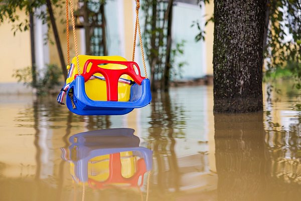 Intensive Regenfälle haben in Teilen Europas bereits zugenommen, was zu Überschwemmungen und wachsenden Hochwasserrisiken führt, berichtet die EU-Umweltagentur. - © Christoph Reichwein/dpa