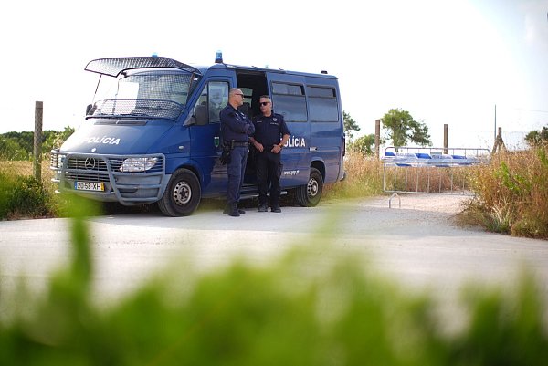 Das Suchgebiet ist abgesperrt. - © James Manning/PA Wire/dpa