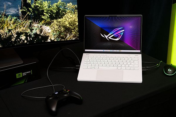 Im Asus ROG Zephyr 14 steckt Nvidias neueste Grafikchip-Generation. - © Zacharie Scheurer/dpa-tmn