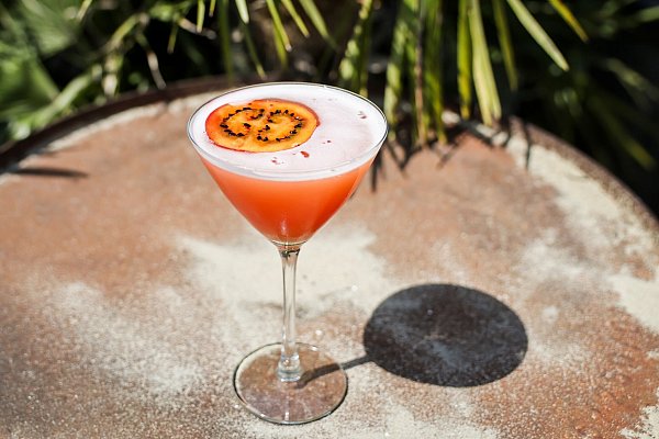 Provokanter Namen, schickes Aussehen: Trend-Drink Pornstar Martini. - © Christian Charisius/dpa