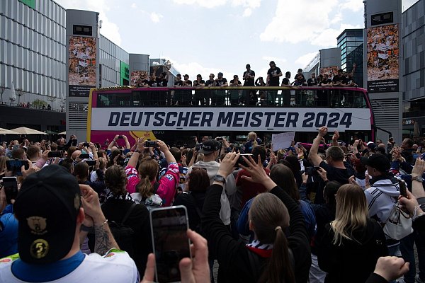 Gelten wieder als Topfavorit: Titelverteidiger Eisbären Berlin - © Paul Zinken/dpa