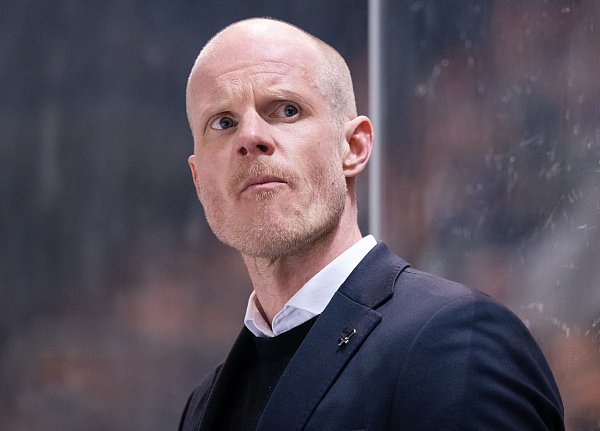 Ex-Bundestrainer Toni Söderholm hat mit dem EHC Red Bull München derzeit Probleme. - © Sven Hoppe/dpa