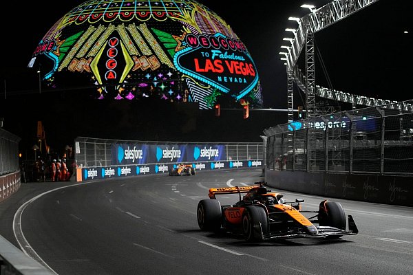 Die Kulisse in Las Vegas sorgt für eine besondere Atmosphäre bei der Formel 1. - © John Locher/AP/dpa