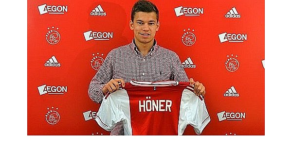 Höner unterschreibt bei Ajax - © Arminia