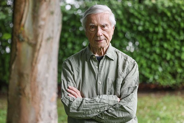 Thomas Woitkewitsch schrieb zusammen mit Carrell den Text - in einer einzigen Nacht. - © Oliver Berg/dpa