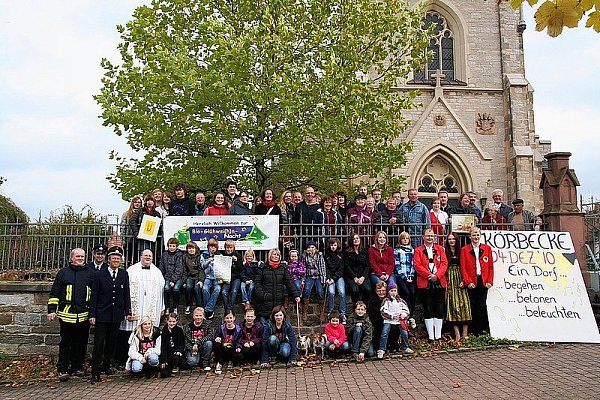Die Körbecker Dorfgemeinschaft freut sich am 4. Dezember auf viele Besucher. Dann wollen die Bürger ihr Dorf beleuchten, betonten und begehen und zeigen, wie schön das Leben auf dem Lande und im Dorf ist. - © FOTO: SANDRA WAMERS