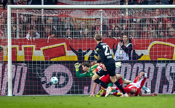 Das 4:3 reichte dem VfB nicht. - © Andreas Gora/dpa