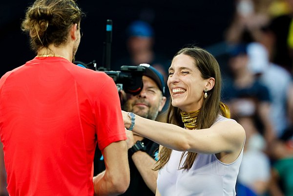 Hatten Spaß im Interview: Andrea Petkovic (r) und Alexander Zverev - © Frank Molter/dpa