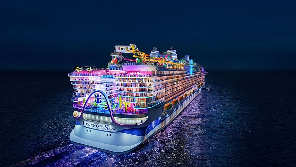 Mit 365 Metern Länge gehört die «Legend of the Seas» zu den längsten Kreuzfahrtschiffen, die auf den Weltmeeren unterwegs sind. - © Royal Caribbean International/dpa-tmn