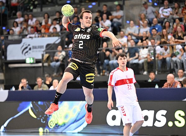Hofft auf den ersten Meistertitel mit den Füchsen Berlin: Nationalspieler Tim Freihöfer. - © Bernd Weißbrod/dpa
