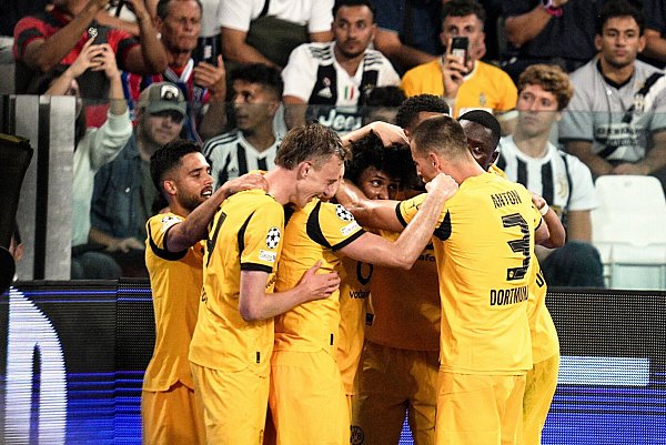 Zum Auftakt in die Champions League gab es für die BVB-Profis mehrfach Grund zum Jubeln. - © Marco Alpozzi/LaPresse/AP/dpa