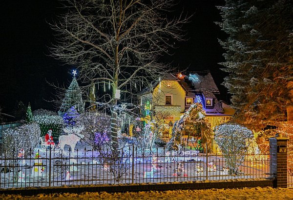 Am Sonntag gehen auch bei Familie Muschner in Brandenburg die Lichter an. - © Patrick Pleul/dpa