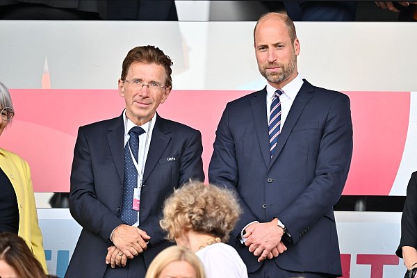 Royaler Besuch in Zürich: Prinz William (r). - © Sebastian Christoph Gollnow/dpa