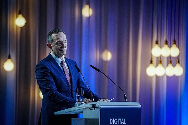 Volker Wissing (FDP), Bundesminister für Verkehr und Digitales, spricht beim Digital-Gipfel 2022.. - © Kay Nietfeld/dpa