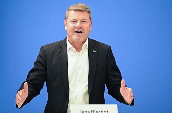 Jens Bischof, Präsident des Bundesverbandes der Deutschen Luftverkehrswirtschaft: In einem Appell an die Politik verlangt ein Bündnis von Verbänden eine Entlastung der Branche (Archivbild) - © Bernd Weißbrod/dpa