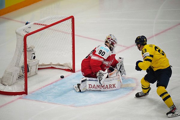 Schweden bezwingt Überraschungsteam Dänemark im Spiel um Platz drei. - © Petr David Josek/AP/dpa