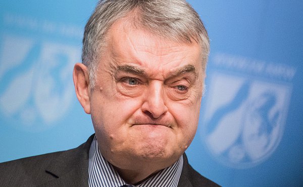 Unter Druck: Die SPD fordert Landesinnenminister Herbert Reul (CDU) zum Rücktritt auf. - © dpa