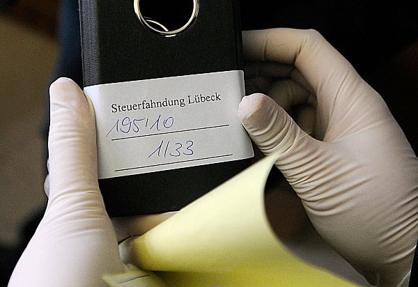 Was die Steuerfahndung an sich nimmt, muss sie fein säuberlich dokumentieren. - © Fabian Bimmer/dpa/dpa-tmn
