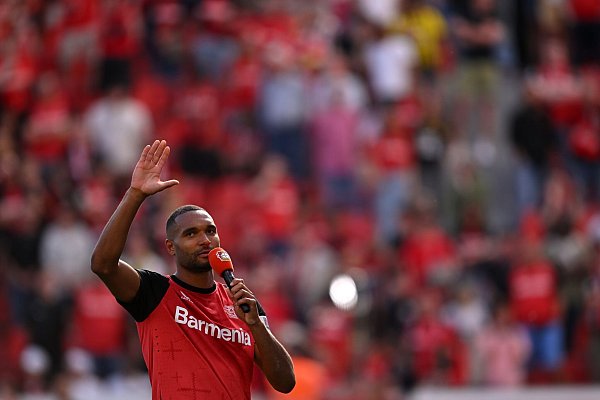 Für Abwehrchef Jonathan Tah wird ein Nachfolger gesucht. - © Marius Becker/dpa