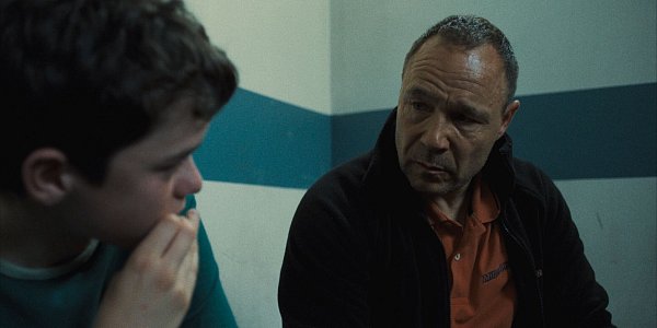 Eddie Miller (Stephen Graham) kann nicht fassen, dass sein junger Sohn Jamie (Owen Cooper) zum Mörder geworden sein soll. Die vierteilige Serie Adolescence» ist seit 13. März auf Netflix abrufbar. - © -/Netflix/dpa