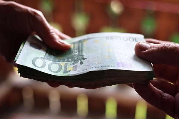 Muss der Staat zu viel an die Rentenkasse geben? (Symbolbild) - © Karl-Josef Hildenbrand/dpa