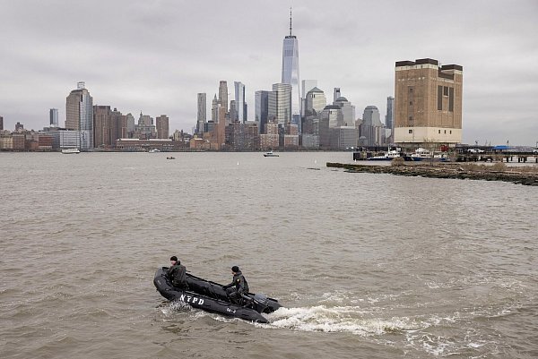 Helikopter gehören zum New Yorker Stadtbild, etwa 30.000 Flüge gibt es dort laut Branchenangaben pro Jahr. - © Yuki Iwamura/AP/dpa