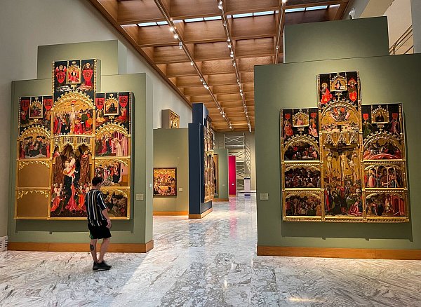 Schöne Künste: Im Museo de Bellas Artes untermauern historische Werke die lange Gralsverehrung in Valencia. - © Manuel Meyer/dpa-tmn