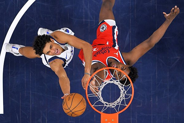 Die Clippers gewannen deutlich gegen die Mavs. - © Mark J. Terrill/AP/dpa