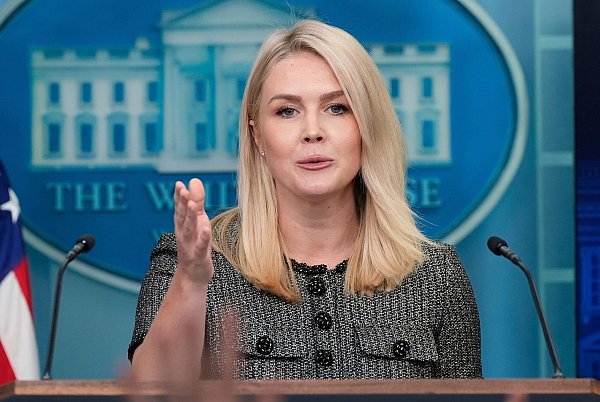 Trumps Sprecherin Karoline Leavitt sagte, der Ball liege im Handelsstreit nun in China. (Archivbild) - © Alex Brandon/AP/dpa