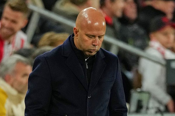 Nur Enttäuschung auch bei Trainer Arne Slot. - © Dave Shopland/AP/dpa
