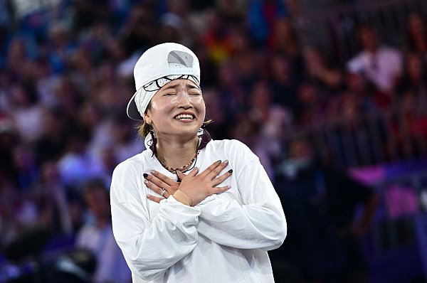Die Japanerin Ami ist erste Olympiasiegerin im Breaking. - © Sina Schuldt/dpa