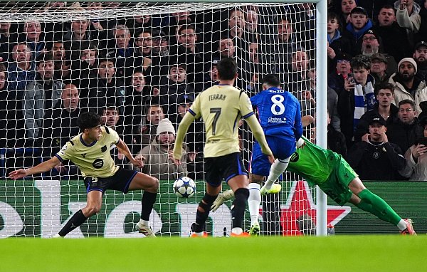 In der Anfangsphase wurde ein Treffer von Chelseas Enzo Fernandez noch zurückgenommen. Danach dominierten die Londoner. - © Bradley Collyer/PA Wire/dpa