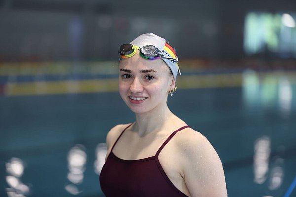 Klara Bleyer kann im Synchronschwimmen Historisches schaffen. - © Sascha Thelen/dpa