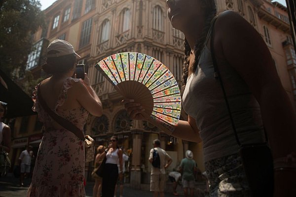 In manchen Teile Spaniens gab es in den vergangenen Wochen fast täglich Höchsttemperaturen von fast 40 Grad oder auch darüber. - © Clara Margais/dpa