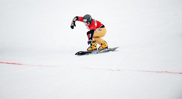 Snowboarderin Ramona Hofmeister dreht zum Saisonfinale richtig auf. - © Fabian Strauch/dpa