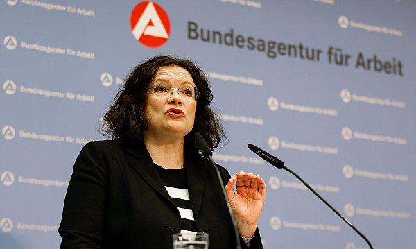 Die Wirtschaftsflaute macht sich neben der Winterpause auf dem Arbeitsmarkt bemerkbar. - © Daniel Löb/dpa