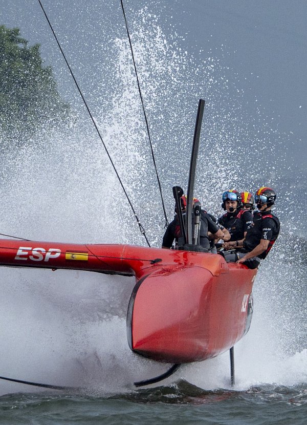 Nach Siegen bei der Fußball-EM, in Wimbledon und beim Golf gewannen die spanischen Segler am Sonntag auch den SailGP. (Archivbild) - © Ricardo Pinto For Sailgp/PA Media/dpa