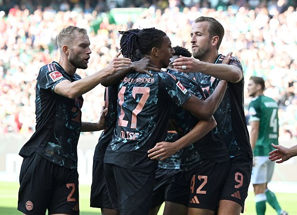 Die Bayern-Spieler hatten in Bremen allen Grund zum Jubeln. - © Carmen Jaspersen/dpa