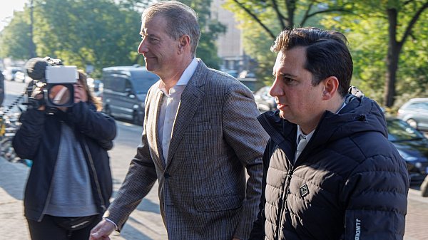 Fünf Verhandlungstage lang hat Christina Blocks Ex-Mann Stephan Hensel (in der Bildmitte) im Prozess um die Entführung der Kinder ausgesagt. - © Markus Scholz/dpa