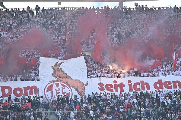 Die Fans des 1. FC Köln hatten nichts zu feiern in Hannover. - © Swen Pförtner/dpa