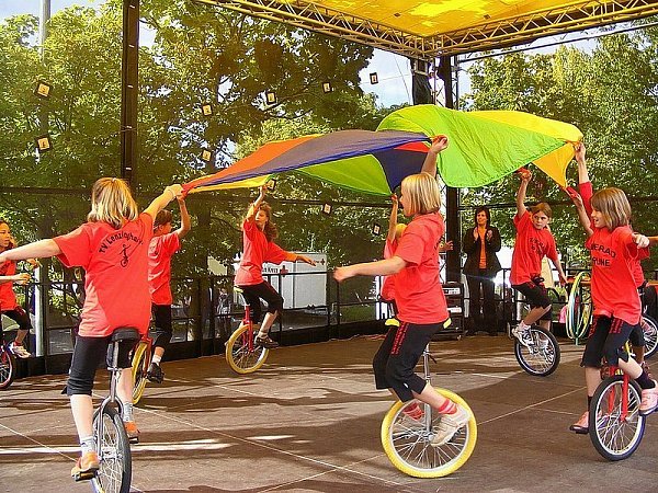 Diese Gruppe zeigte ihr Können bei einem der Spenger Stadtfeste. - © FOTO: NW-ARCHIV