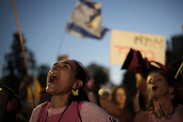 Bei den Gesprächen in Ägypten soll es zunächst um die Freilassung der verbliebenen 48 Geiseln im Gegenzug für eine Waffenruhe im Gaza-Krieg und die Entlassung Hunderter palästinensischer Häftlinge gehen. (Archivbild) - © Leo Correa/AP/dpa