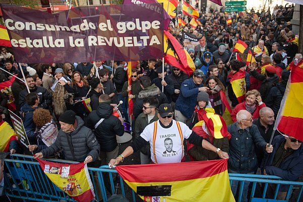 Die linke Minderheitsregierung gerät zunehmend unter Druck. - © Fernando Sánchez/EUROPA PRESS/dpa