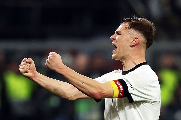 Pure Freude: Joshua Kimmich jubelt über den Einzug ins Final-Four-Turnier. - © Christian Charisius/dpa