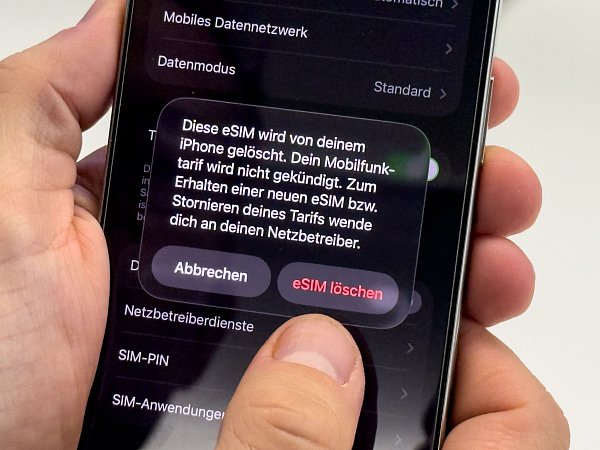 Den doppelten SIM-Eintrag zu löschen, könnte Abhilfe bei iMessage-Problemen schaffen. - © Nico Tapia/dpa-tmn