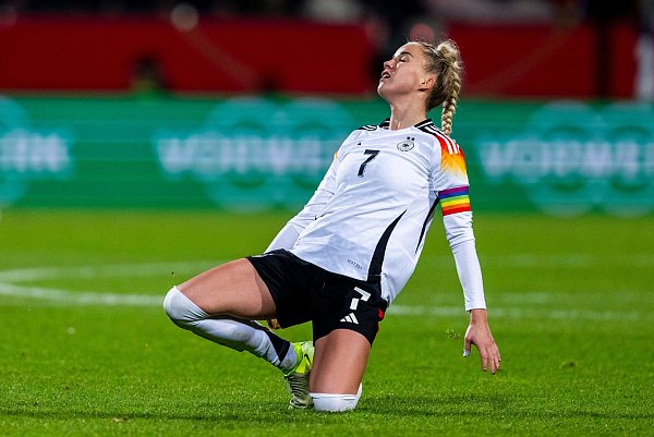Schmerzliche Niederlage für Kapitänin Giulia Gwinn und die DFB-Frauen - © David Inderlied/dpa