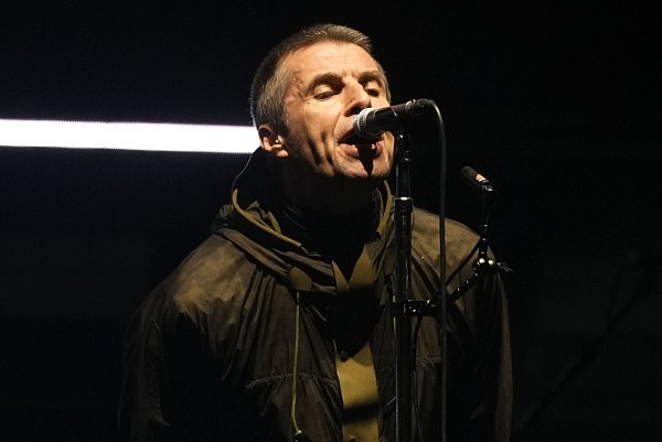 Liam Gallagher steht wieder mit seinem Bruder auf der Bühne. - © Jordan Pettitt/PA Wire/dpa