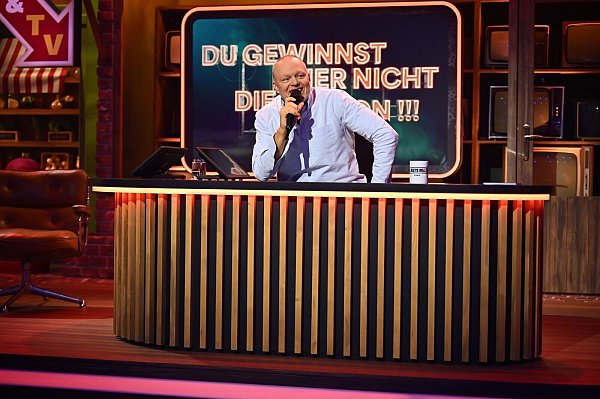 Raab lud die Entertainer-Legende Gottschalk in seine Streaming-Show «Du gewinnst hier nicht die Million bei Stefan Raab» ein. - © Julia Feldhagen/Raab Entertainment/RTL/dpa