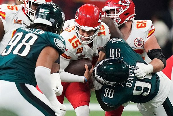 Mahomes hatte so große Schwierigkeiten wie wohl nie zuvor in seiner NFL-Karriere. - © Brynn Anderson/AP/dpa